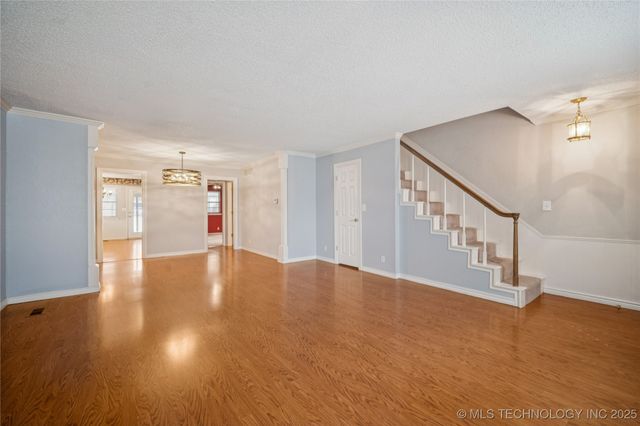 1023 E Thompson Avenue, Sapulpa, OK 74066