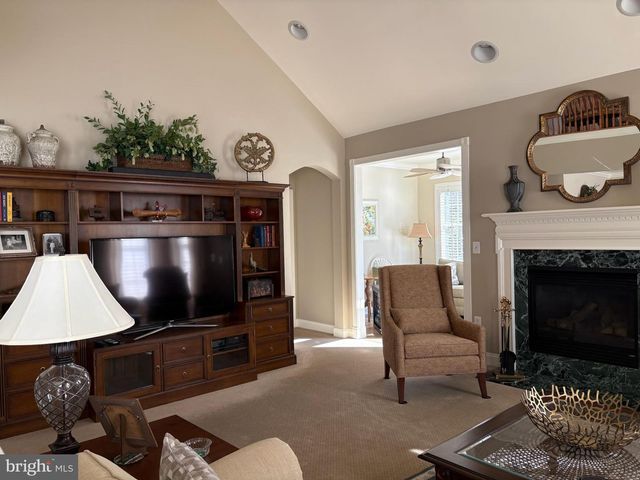 2 PORTOFINO DR, Hamilton, NJ 08691