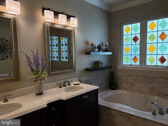 2 PORTOFINO DR, Hamilton, NJ 08691