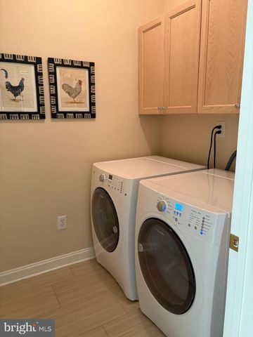 2 PORTOFINO DR, Hamilton, NJ 08691