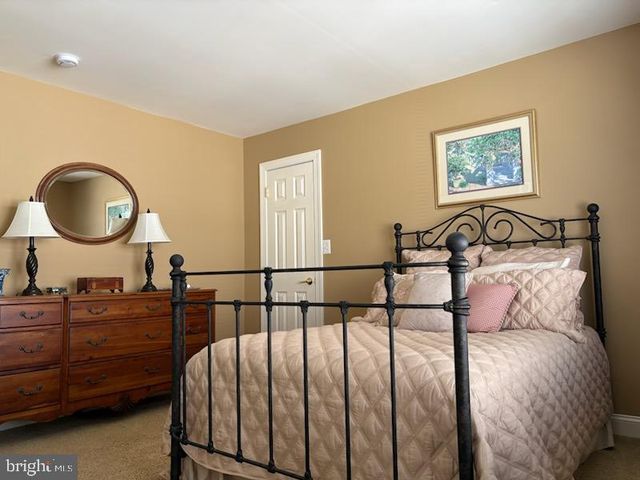 2 PORTOFINO DR, Hamilton, NJ 08691