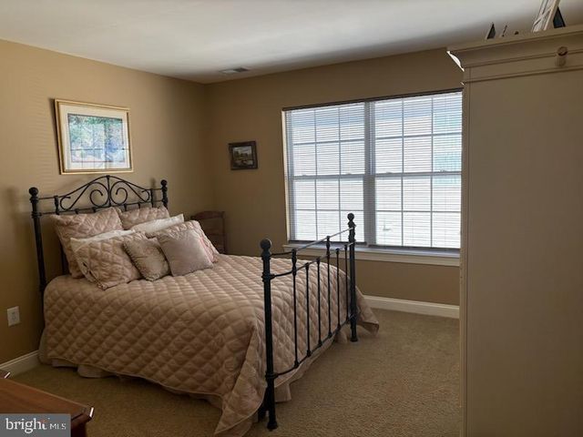 2 PORTOFINO DR, Hamilton, NJ 08691