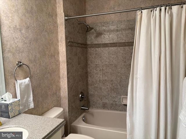 2 PORTOFINO DR, Hamilton, NJ 08691