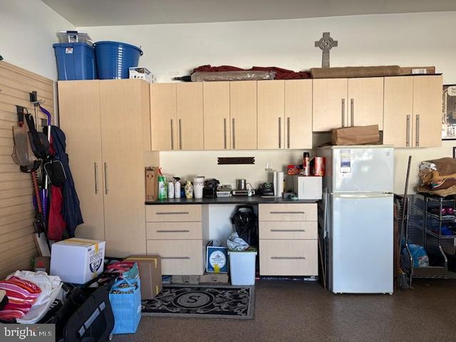 2 PORTOFINO DR, Hamilton, NJ 08691