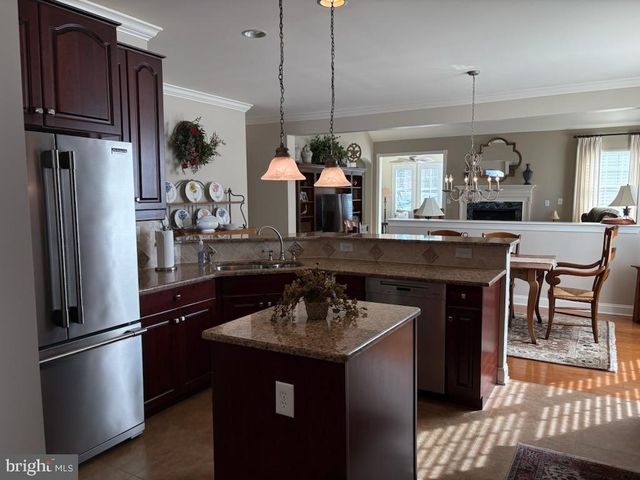 2 PORTOFINO DR, Hamilton, NJ 08691