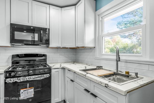 1201 Evelyn Dr, Radcliff, KY 40160