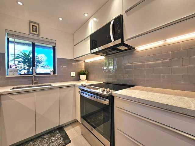 3204 SE 11th Street 106, Pompano Beach, FL 33062