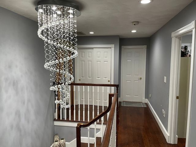 12 Heritage Ln, Saugus, MA 01906