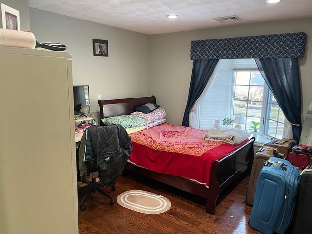 12 Heritage Ln, Saugus, MA 01906