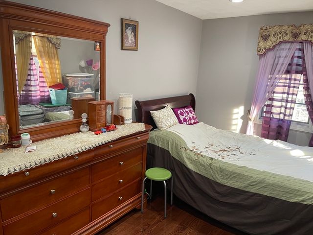 12 Heritage Ln, Saugus, MA 01906