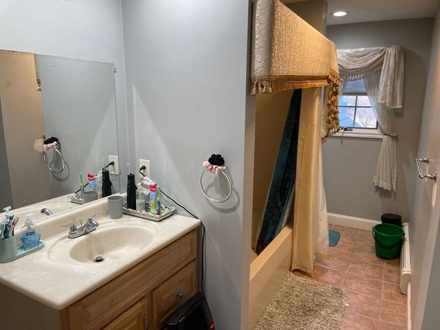 12 Heritage Ln, Saugus, MA 01906