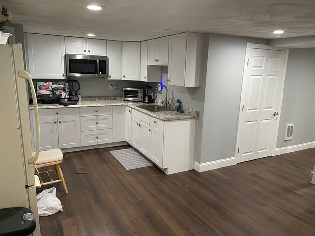 12 Heritage Ln, Saugus, MA 01906