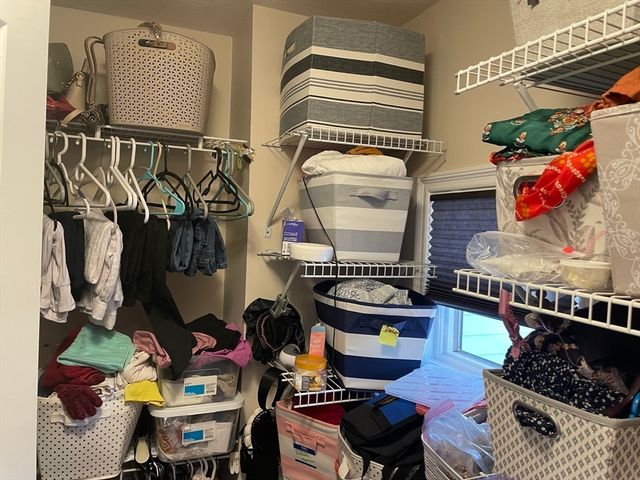 12 Heritage Ln, Saugus, MA 01906