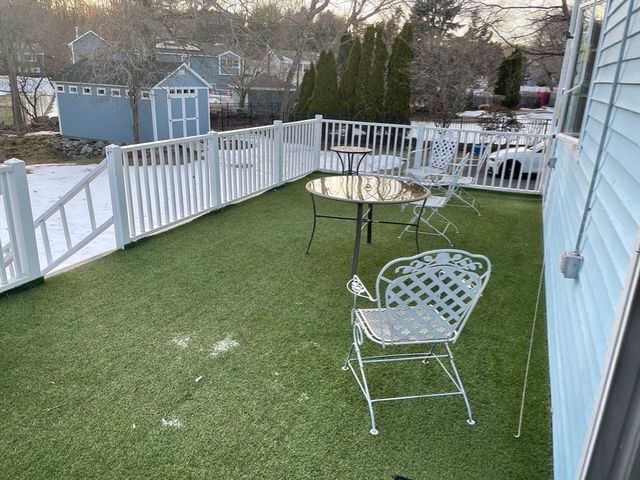 12 Heritage Ln, Saugus, MA 01906