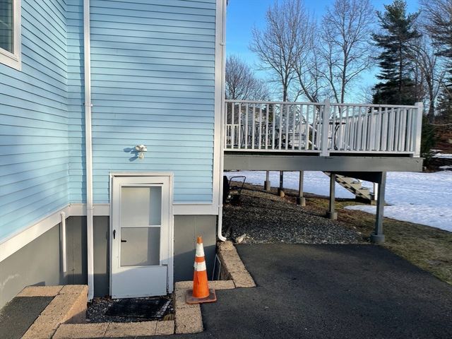 12 Heritage Ln, Saugus, MA 01906