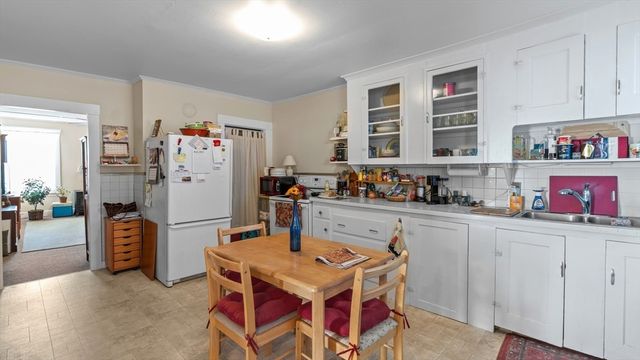 5 B St, Douglas, MA 01516