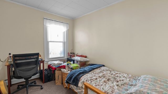 5 B St, Douglas, MA 01516