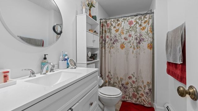 5 B St, Douglas, MA 01516