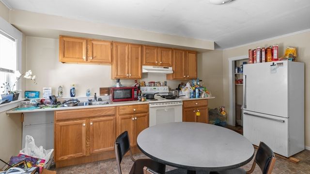 5 B St, Douglas, MA 01516