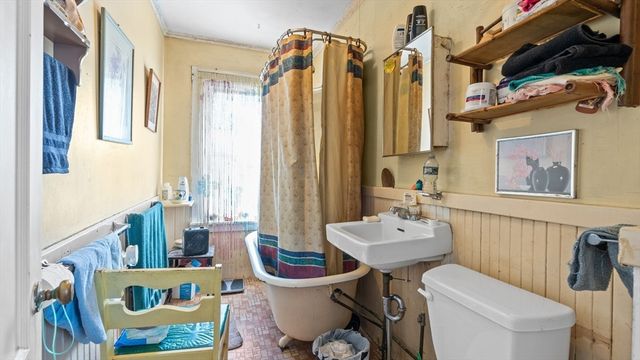 5 B St, Douglas, MA 01516