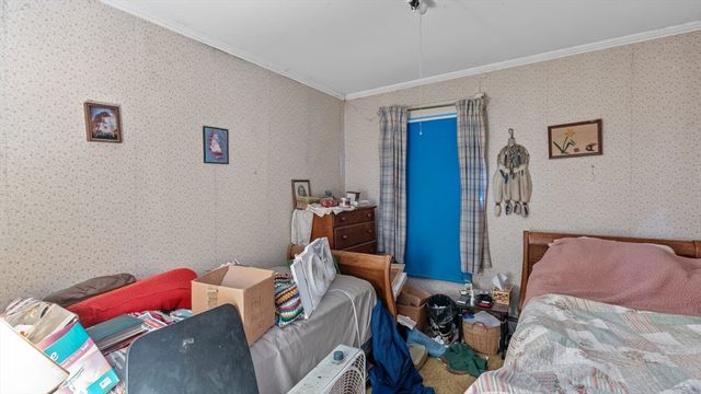 5 B St, Douglas, MA 01516