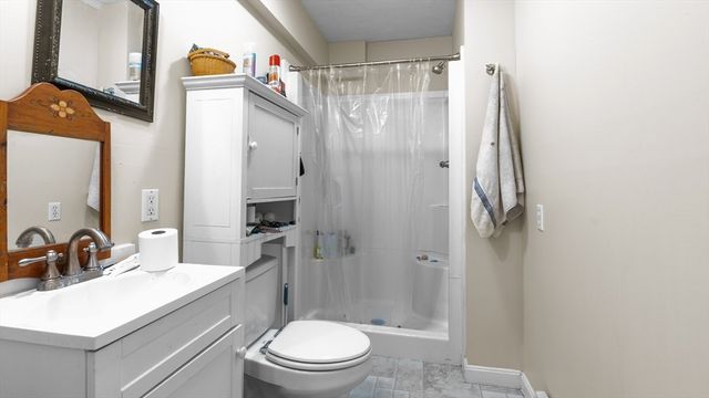 5 B St, Douglas, MA 01516