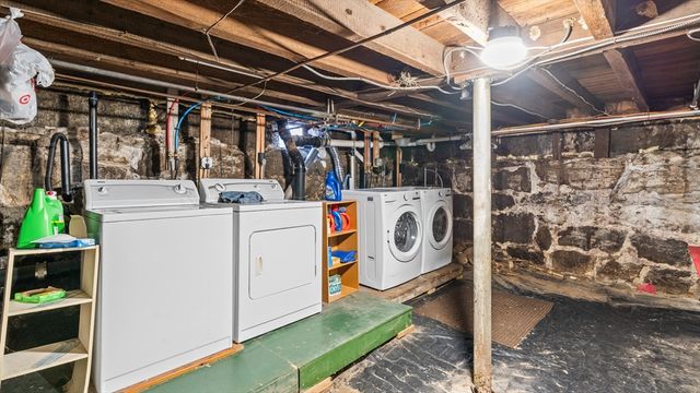 5 B St, Douglas, MA 01516