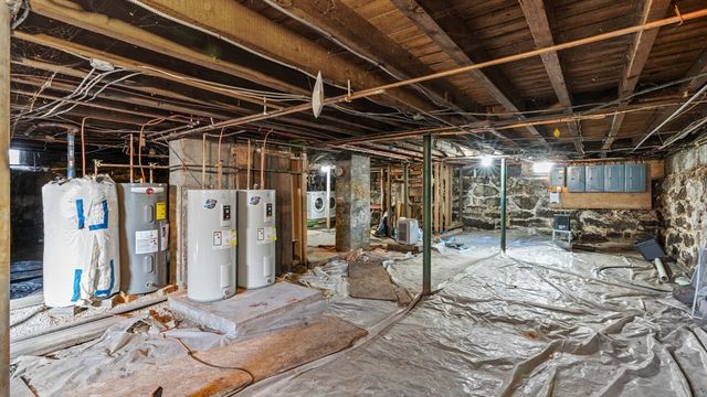 5 B St, Douglas, MA 01516