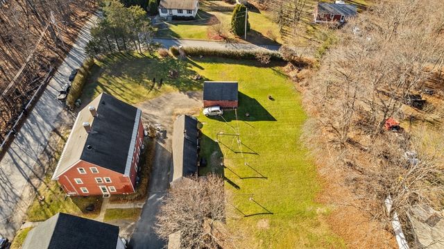 5 B St, Douglas, MA 01516