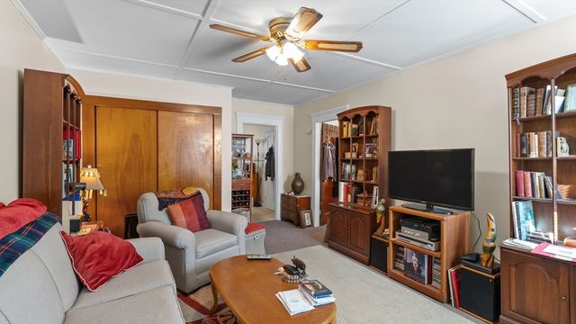 5 B St, Douglas, MA 01516