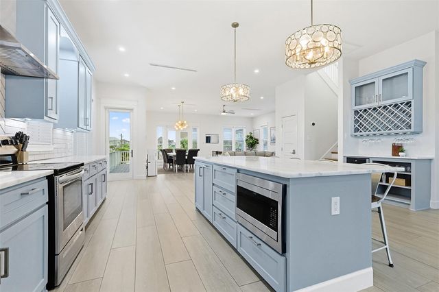 4119 Royal Tern Lane, Galveston, TX 77554