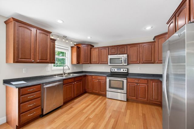 197 Rustling Oaks Dr, Sparta, TN 38583