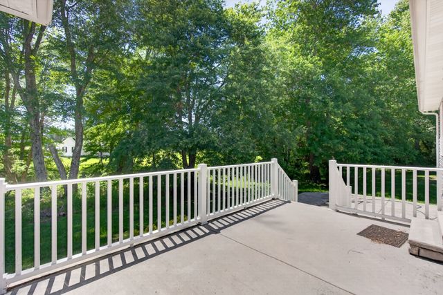 197 Rustling Oaks Dr, Sparta, TN 38583