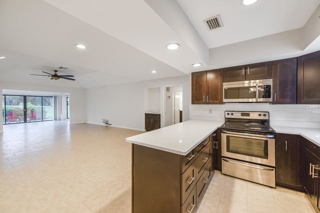 13867 Eastpointe Way, Palm Beach Gardens, FL 33418