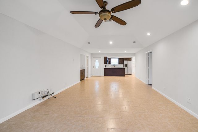 13867 Eastpointe Way, Palm Beach Gardens, FL 33418