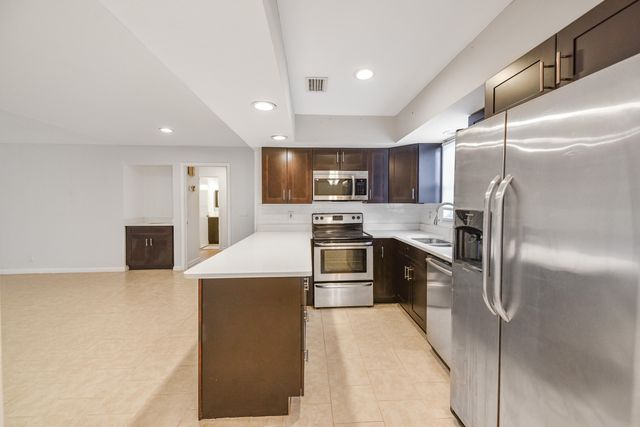 13867 Eastpointe Way, Palm Beach Gardens, FL 33418
