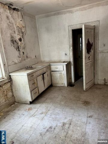 38 Sunset Avenue, Newark, NJ 07106