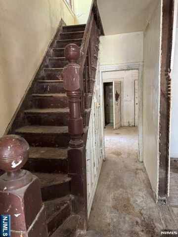 38 Sunset Avenue, Newark, NJ 07106