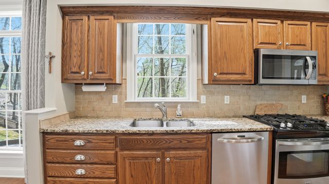 240 Lake Hills Rd, Tullahoma, TN 37388