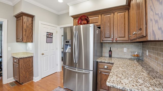 240 Lake Hills Rd, Tullahoma, TN 37388