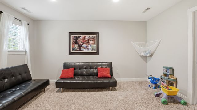 240 Lake Hills Rd, Tullahoma, TN 37388