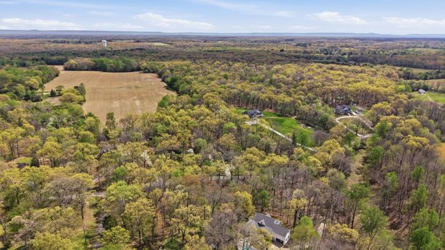 240 Lake Hills Rd, Tullahoma, TN 37388