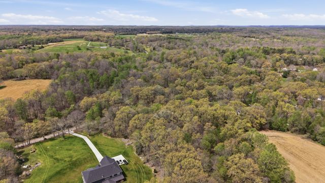 240 Lake Hills Rd, Tullahoma, TN 37388