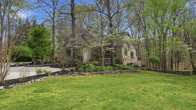 240 Lake Hills Rd, Tullahoma, TN 37388
