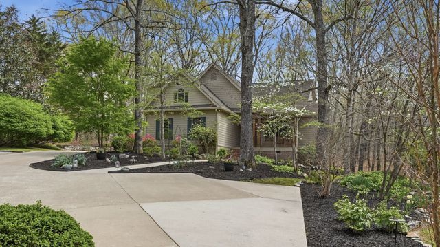 240 Lake Hills Rd, Tullahoma, TN 37388