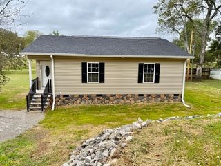 206 Hotel St, Decherd, TN 37324