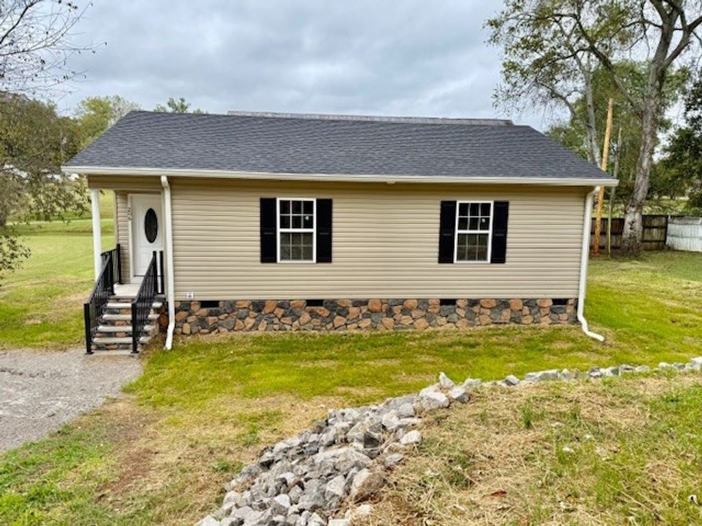 206 Hotel St, Decherd, TN 37324