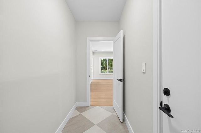 6 Washington Avenue, Dix Hills, NY 11746