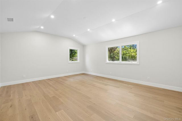 6 Washington Avenue, Dix Hills, NY 11746
