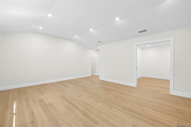 6 Washington Avenue, Dix Hills, NY 11746